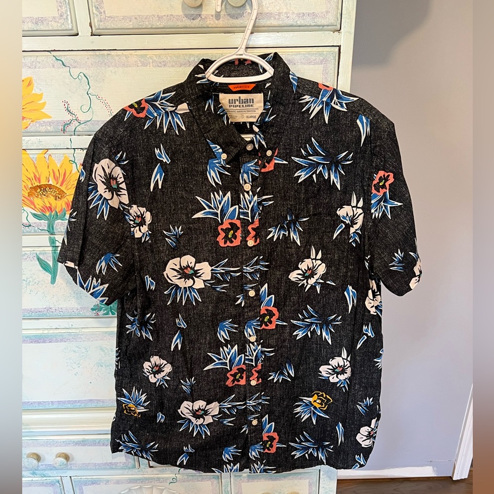 ⭐️B2G1⭐️ URBAN PIPELINE FLORAL BUTTON-UP SHORT SLEEVE